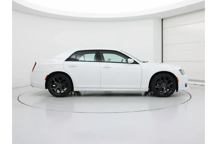 $27998 : Chrysler 300 2022 Touring L image 7