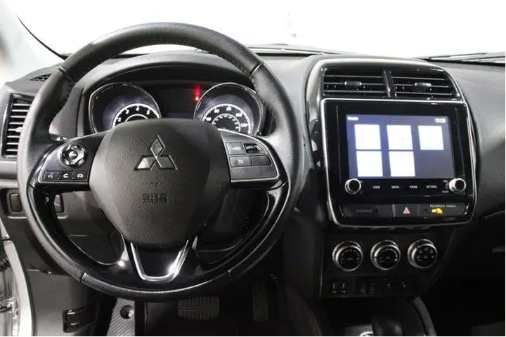 $25983 : Mitsubishi Outlander Sport 2 image 8