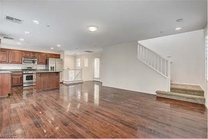 $2000 : Casa De Renta NW Las Vegas 891 image 1