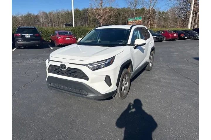$26393 : Toyota RAV4 2024 XLE 4dr SUV image 3