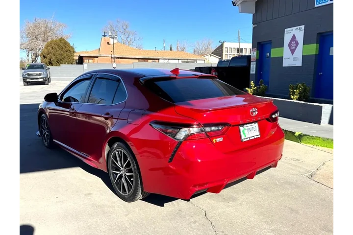 2021 Camry SE image 7