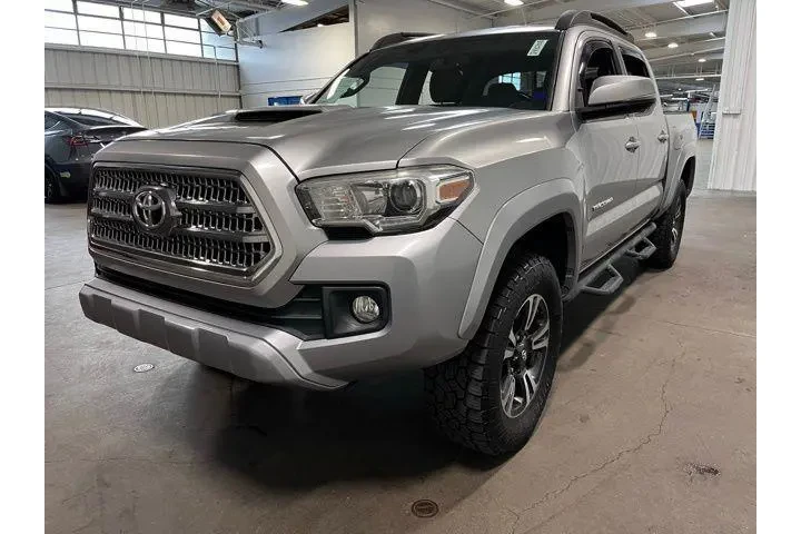 $30938 : Toyota Tacoma 2017 4x4 TRD S image 7