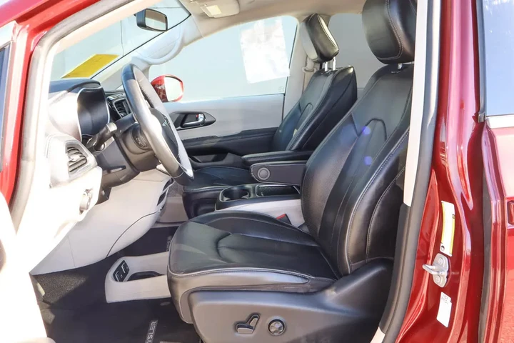 $14949 : 2020 Pacifica Limited FWD image 7