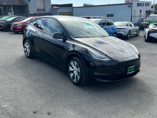 $30900 : Used 2021 Model Y Long Range image 3