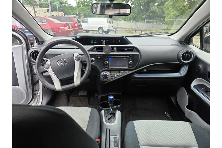 $5500 : 2013 Prius c One image 9
