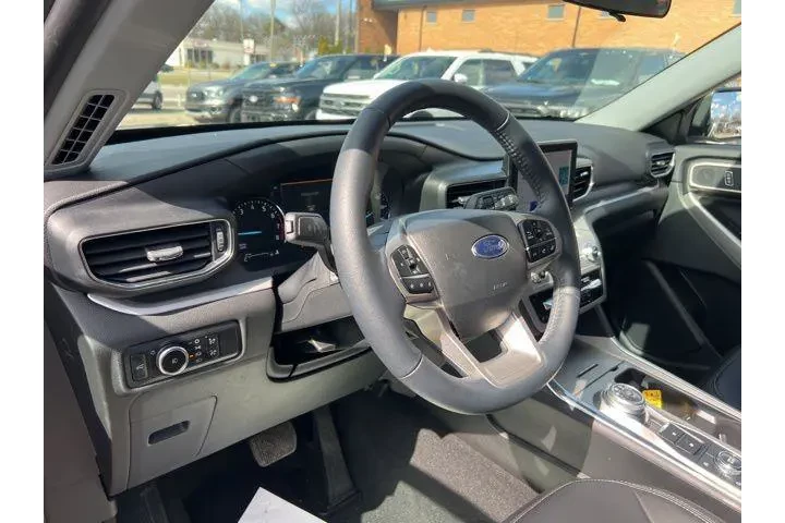 $33064 : Ford Explorer 2023 AWD XLT 4 image 7