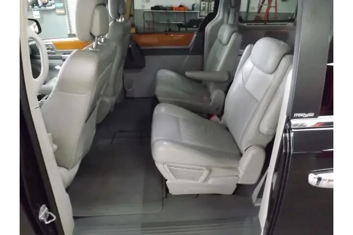 $9985 : Chrysler Town and Country 20 image 10