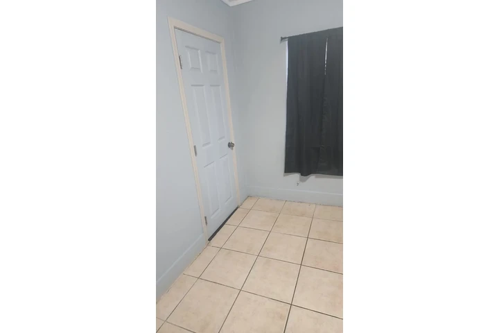 $1000 : Rento cuarto en south gate image 5