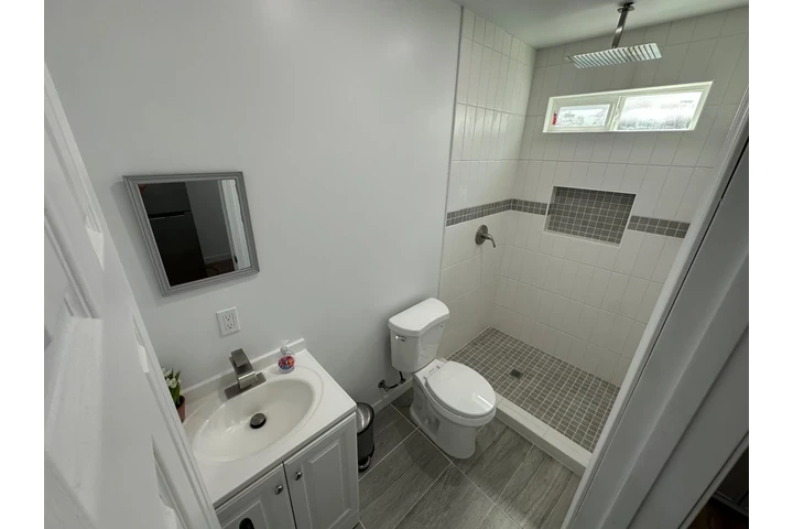 $1600 : Studio con baño y cocina image 3