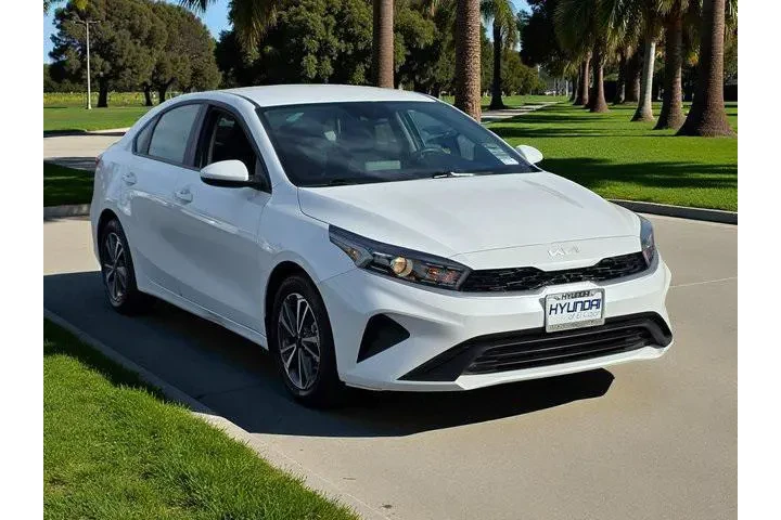 $17900 : Kia Forte 2024 LXS 4dr Sedan image 4