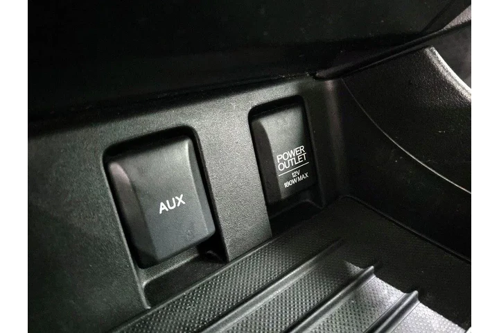 $15998 : Honda Civic 2015 LX 4dr Seda image 9