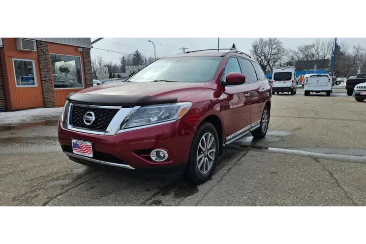 $9990 : 2014 Pathfinder SL image 3