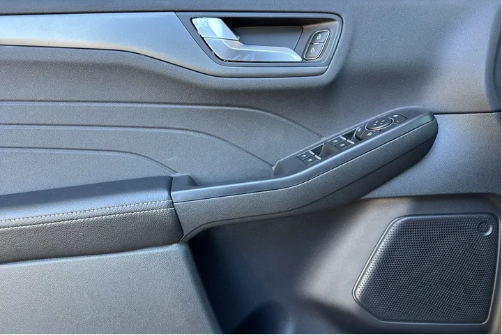 Ford Escape Plug-In Hybrid 2 image 10