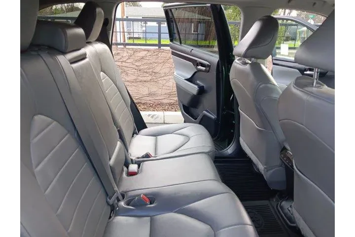 $39995 : Toyota Highlander Hybrid 202 image 10