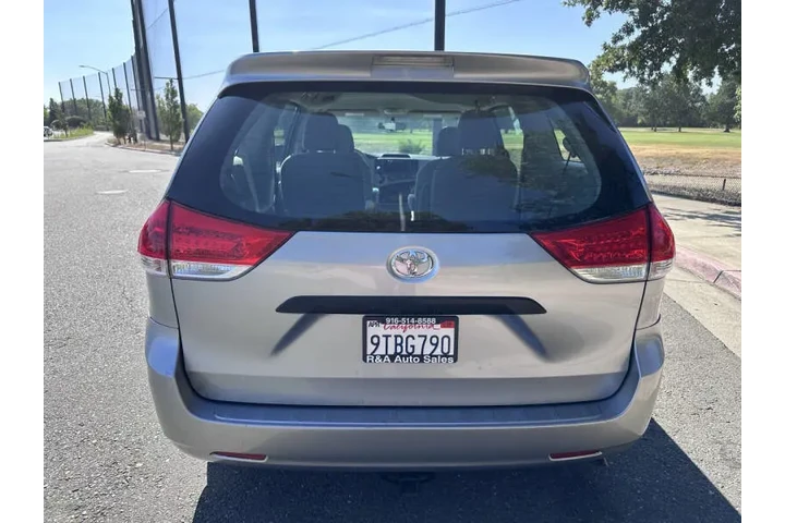 $12995 : 2013 Sienna L 7-Passenger image 5
