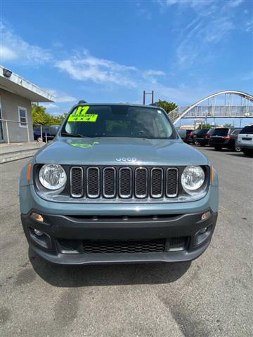 $10995 : 2017 Renegade Latitude image 5