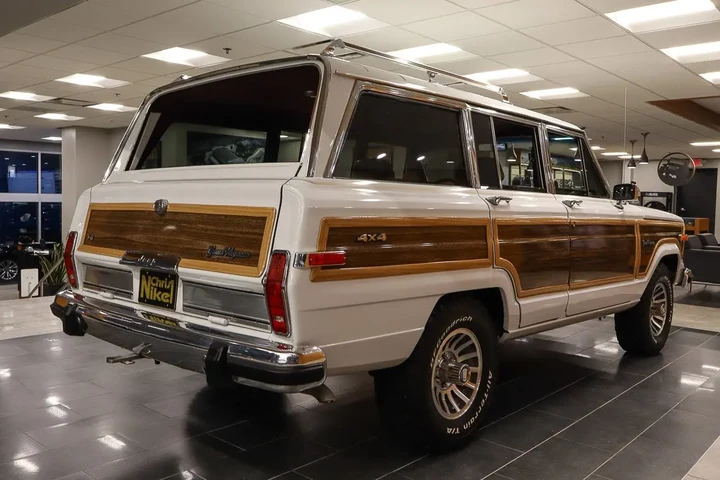$69988 : 1987 GRAND WAGONEER image 4