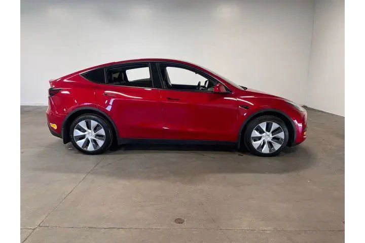 $29425 : Tesla Model Y 2022 AWD Long image 2