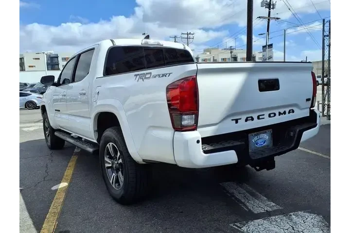 $27999 : Toyota Tacoma 2019 4x2 TRD O image 2