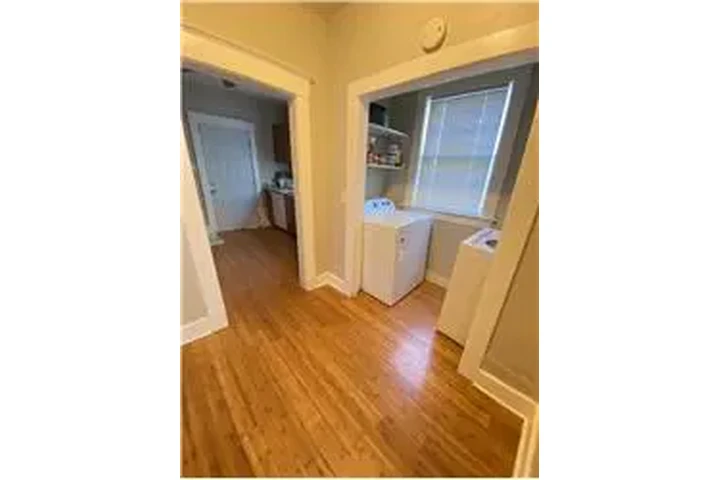 $2000 : Rental property with 2 bedro image 5