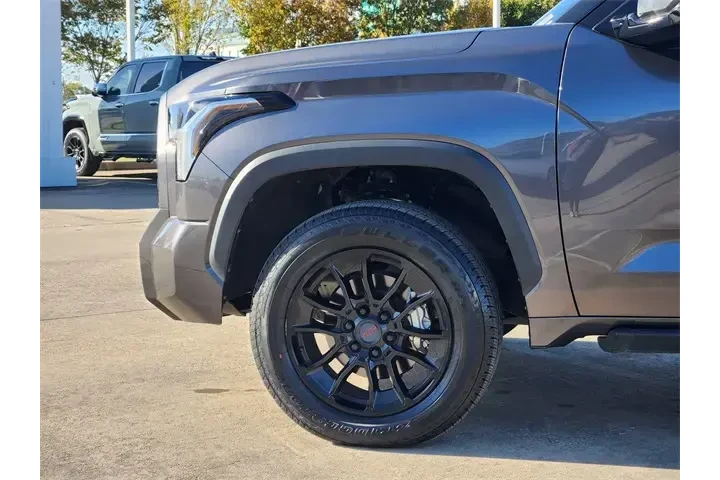 $38495 : Toyota Tundra 2023 4x4 SR5 4 image 8