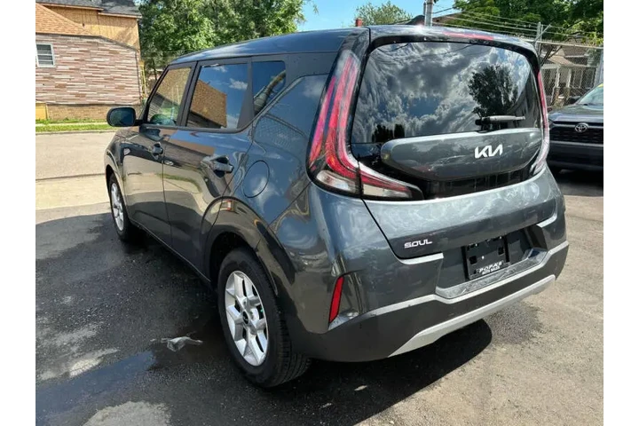 $19995 : 2023 Soul LX image 9