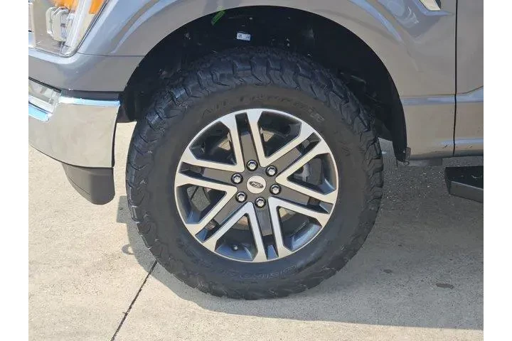 $37995 : Ford F-150 2023 4x4 XLT 4dr image 10