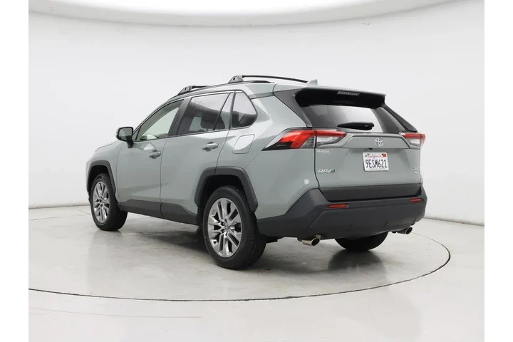 $31998 : Toyota RAV4 2023 AWD XLE Pre image 2