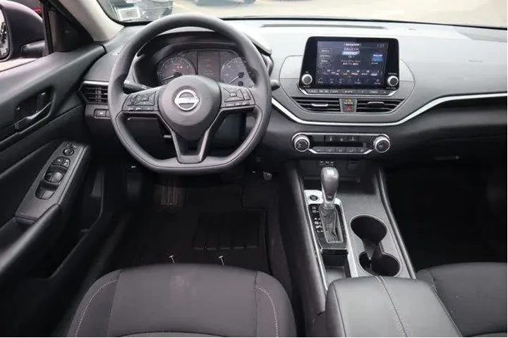 $20269 : Nissan Altima 2025 2.5 S 4dr image 8