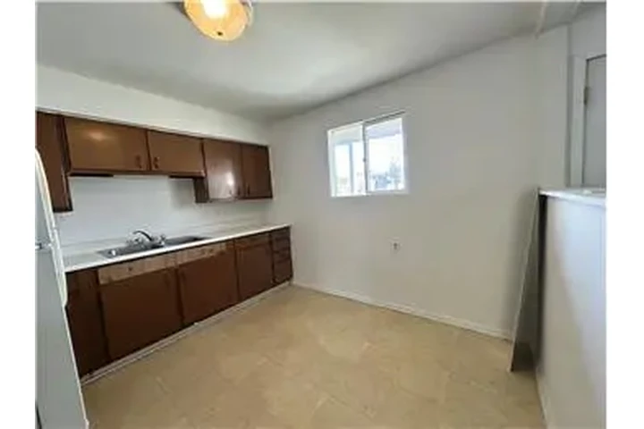 $595 : Rental property with 2 bedro image 4