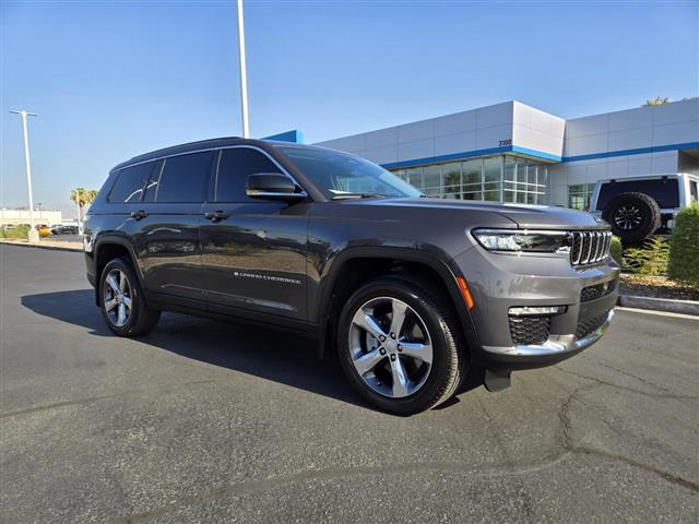 $34748 : Pre-Owned 2021 Grand Cherokee image 1