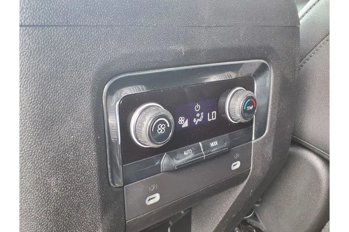 Chevrolet Suburban 2023 4x4 image 7