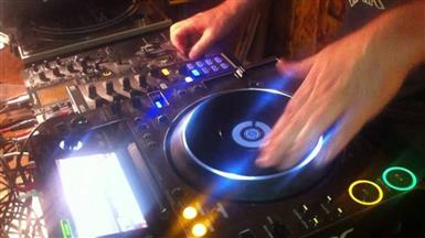 Necesitas un DJ Para Tu Party? image 1
