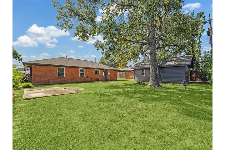 $2150 : 3 beds 1 baths available image 10