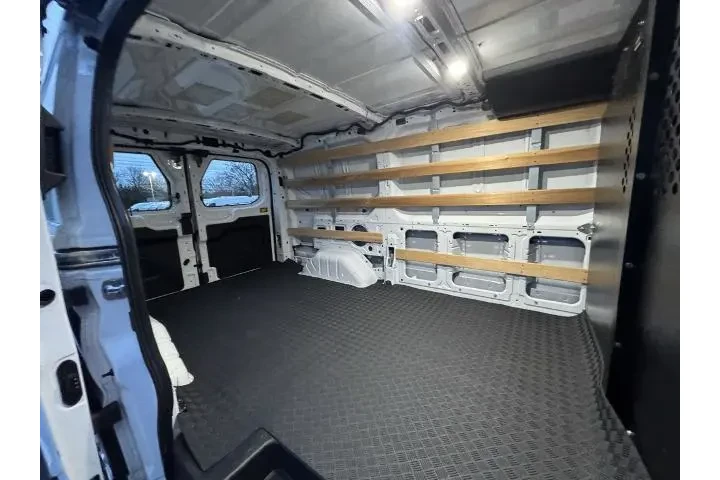$33700 : Ford Transit 2024 250 3dr SW image 9