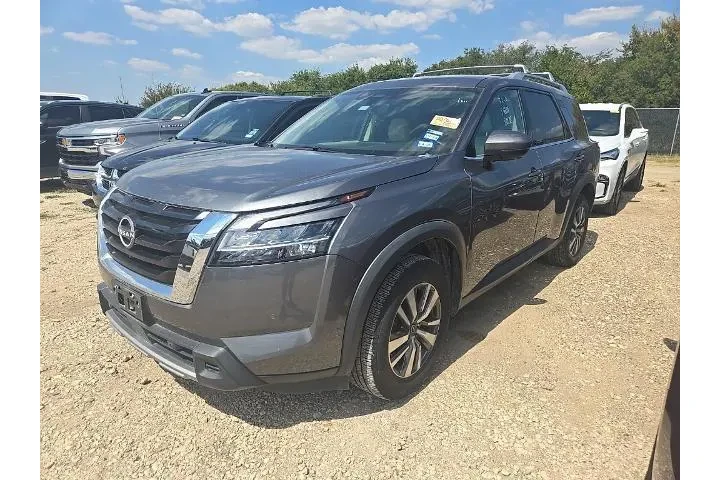 $27805 : Nissan Pathfinder 2023 SL 4d image 1