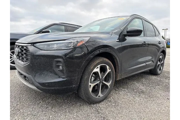 $27635 : Ford Escape 2024 AWD ST-Line image 1