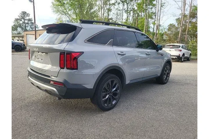 $27979 : Kia Sorento 2022 AWD SX 4dr image 2