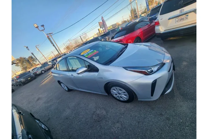 $16999 : 2019 Prius L Eco image 9