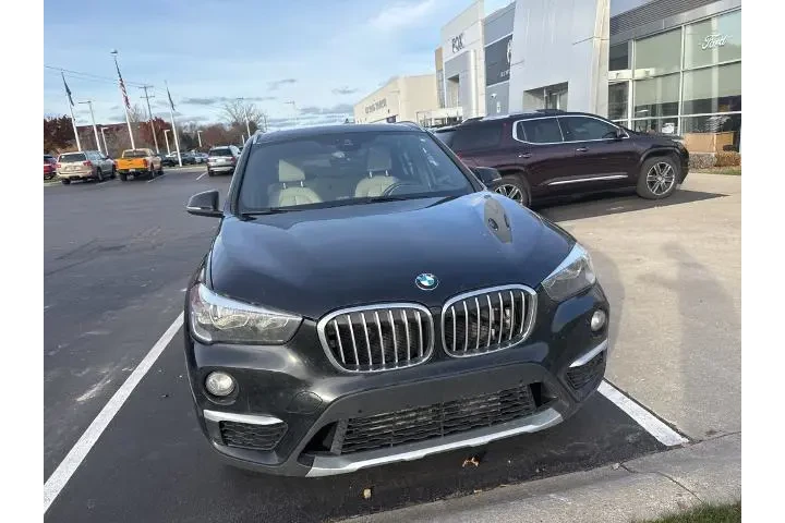 $16718 : BMW X1 2019 AWD xDrive28i 4d image 3