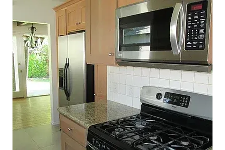 $900 : charming 3bed 2bath for rent image 3