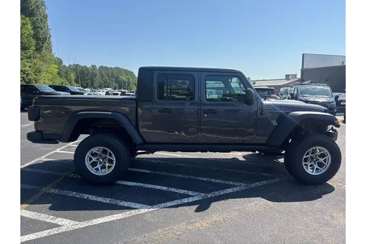 $31490 : Jeep Gladiator 2020 4x4 Laun image 7