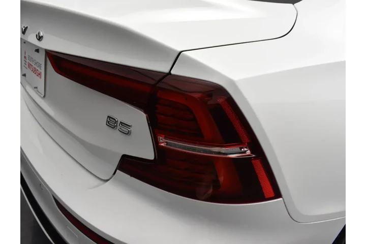 $22426 : Volvo S60 2024 B5 Core Dark image 7