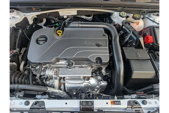 $23738 : Chevrolet Malibu 2024 LT 4dr image 4