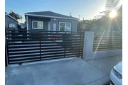 This 3-bedroom, 2-bathroom en Los Angeles