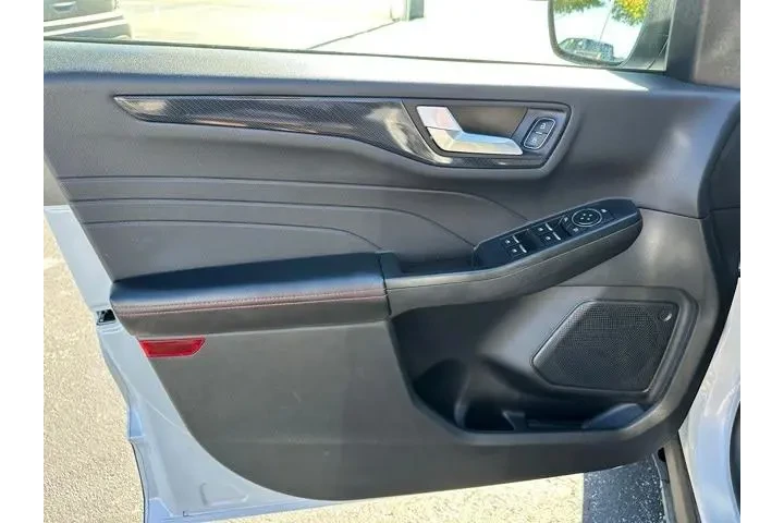 $27500 : Ford Escape 2025 AWD ST-Line image 8