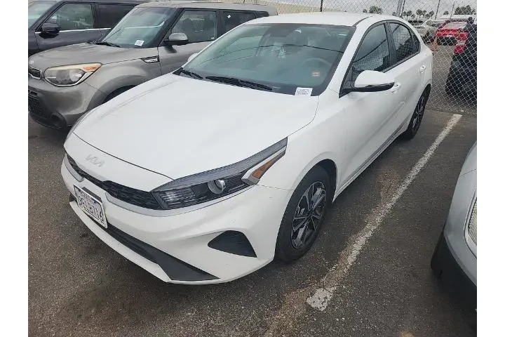 $17491 : Kia Forte 2023 LXS 4dr Sedan image 3