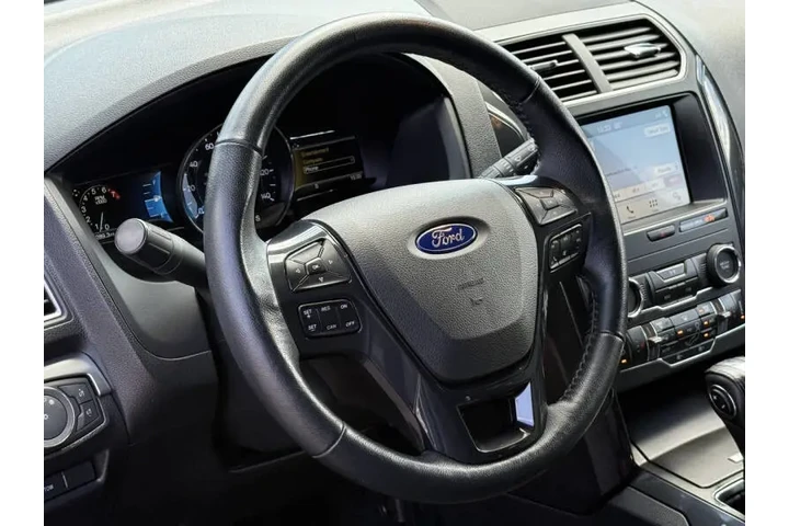 $16975 : 2018 Explorer XLT image 3