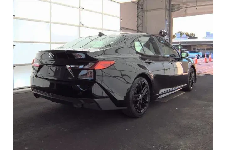 $25781 : Toyota Camry 2025 SE 4dr Sed image 4