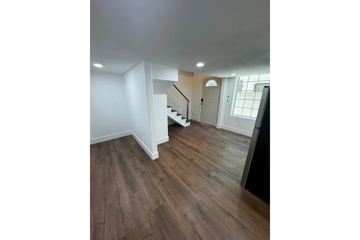 $1900 : Renta Studio (Santa Ana) image 3